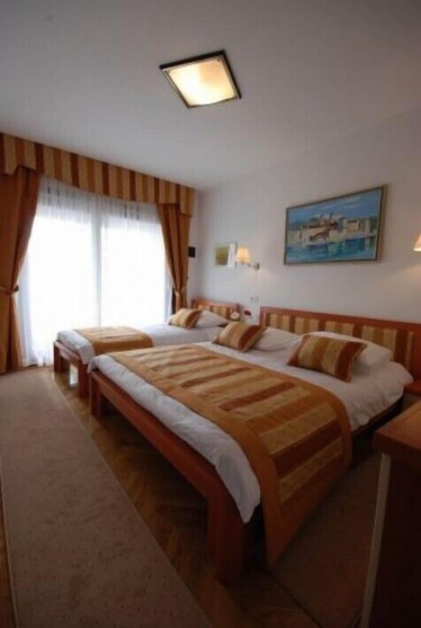 Hotel Trogirski Dvori Exteriör bild