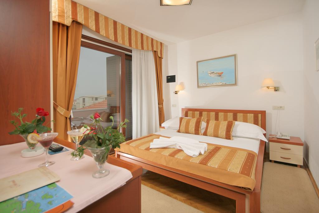 Hotel Trogirski Dvori Rum bild