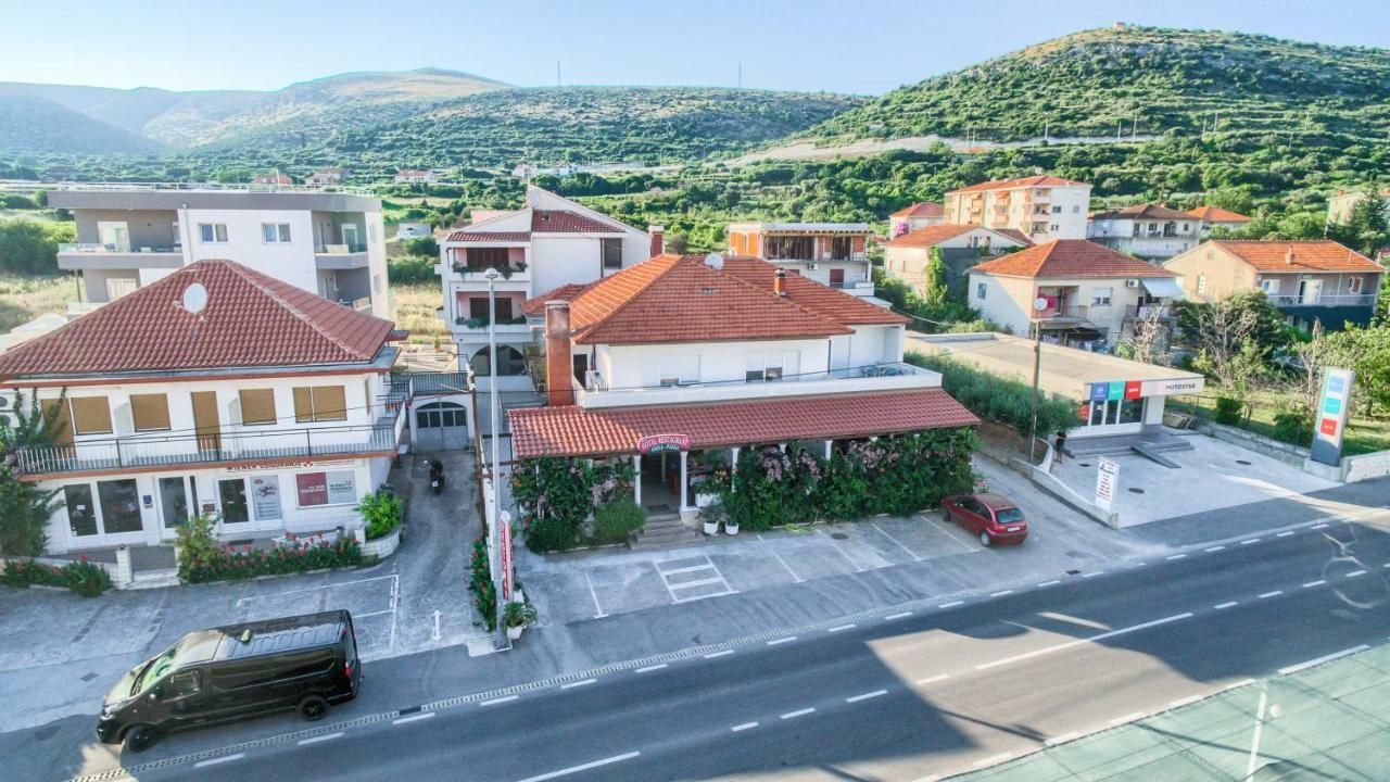 Hotel Trogirski Dvori Exteriör bild